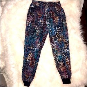 Bebe Blue Multi Animal Print Joggers sz XS (4)